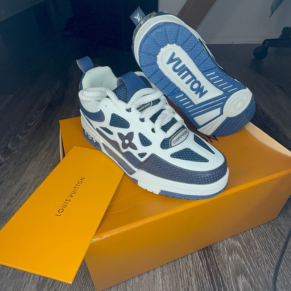 lv skates size8M new